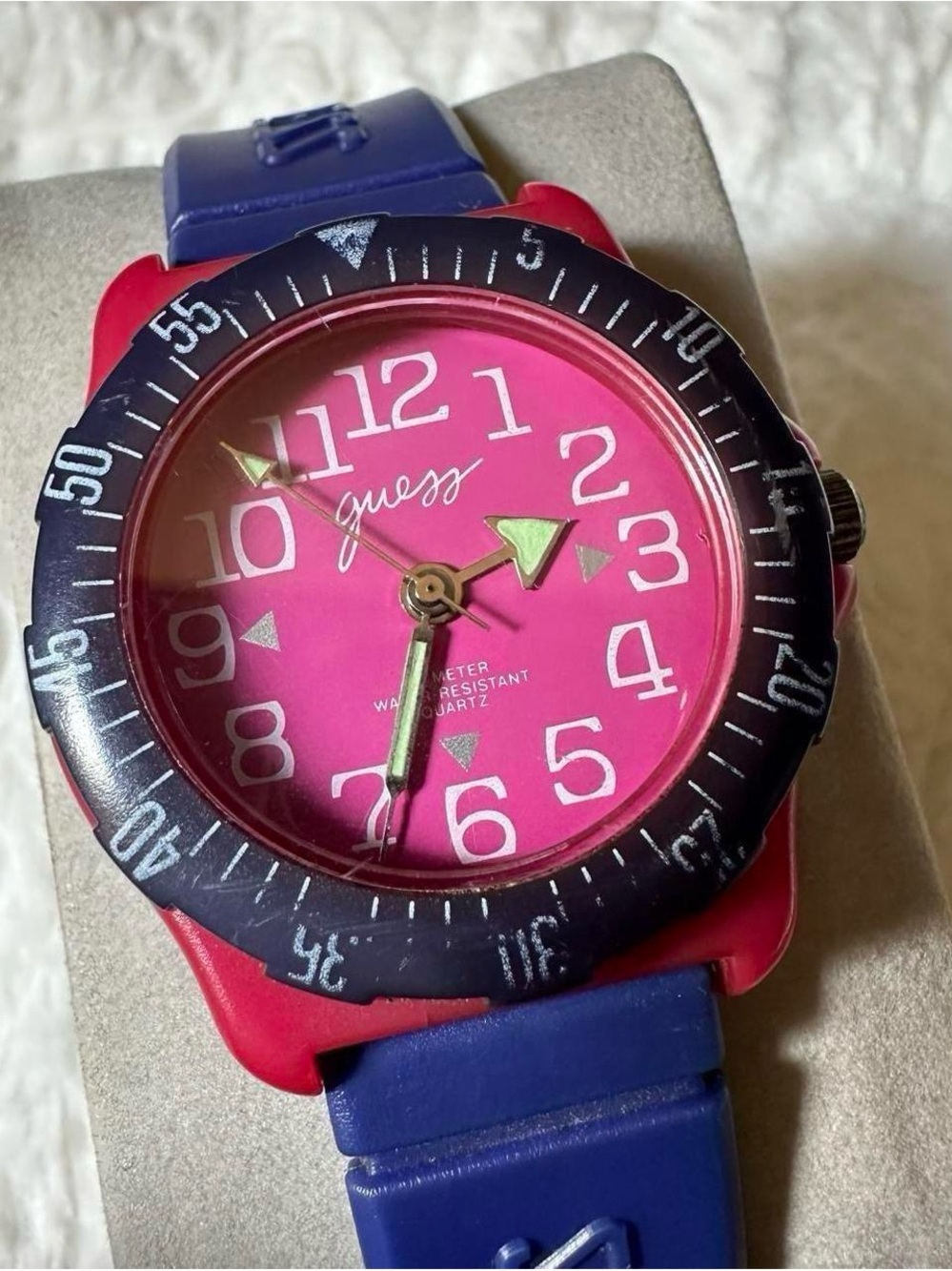 Vintage 1980s Guess dive style quartz watch